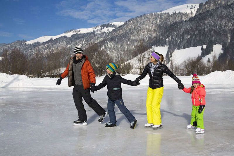Eislaufen Schlittschuhfahren Winter Walchsee