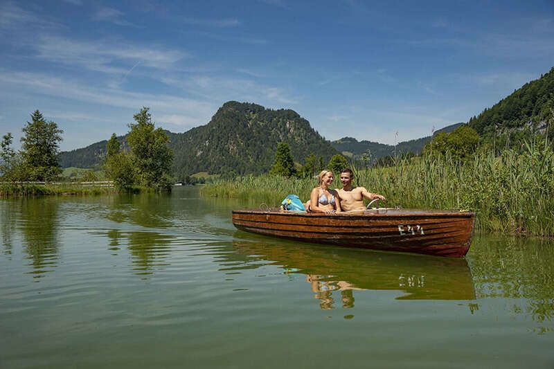 Walchsee Sommer Baden Badesee Bootfahren
